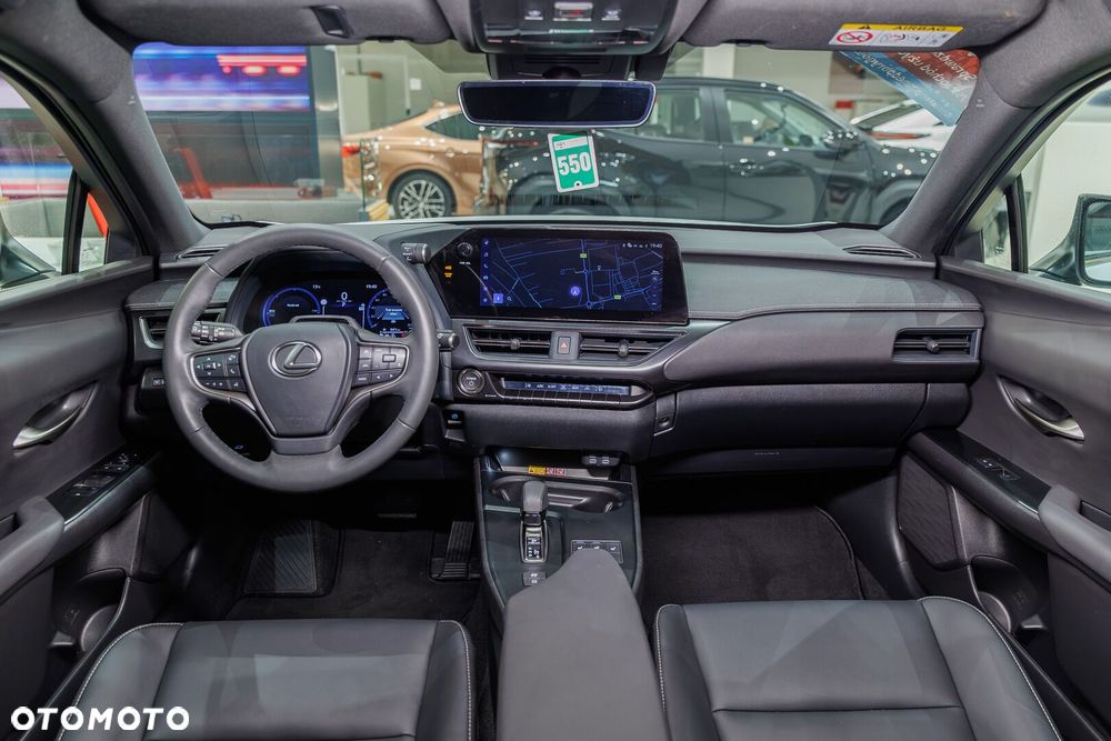 Lexus UX 300h F Sport Design - 8