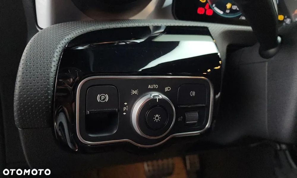 Mercedes-Benz CLA 250 4-Matic Progressive 7G-DCT - 16