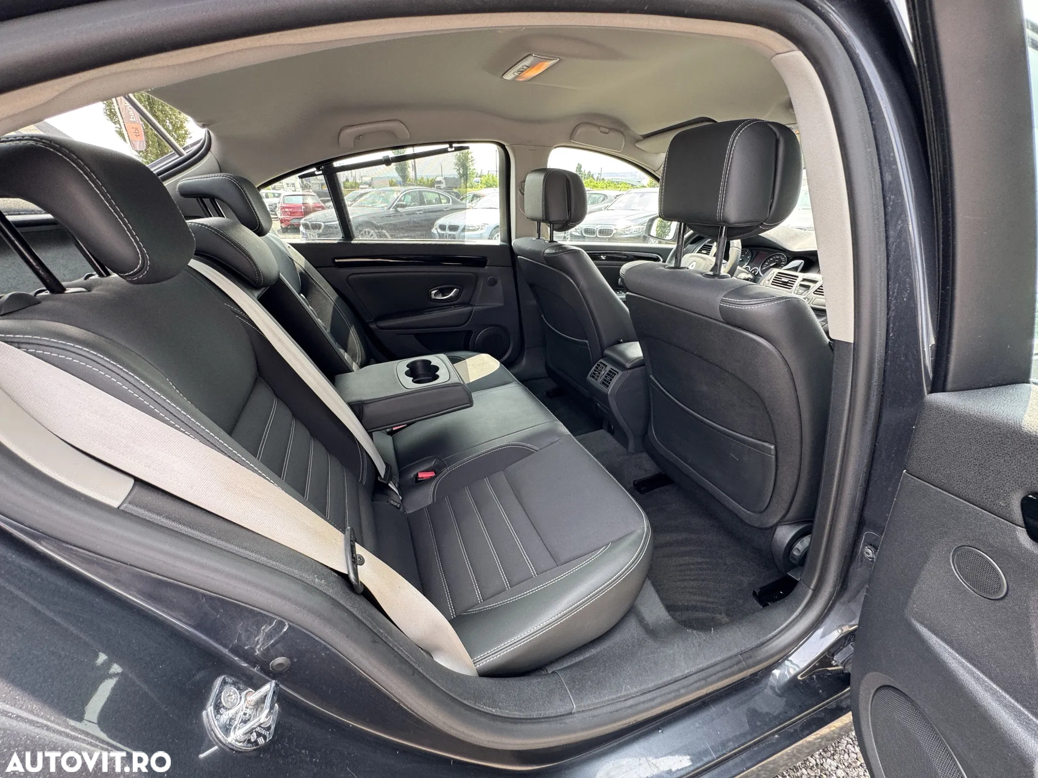 Renault Laguna dCi 110 FAP Bose Edition - 21