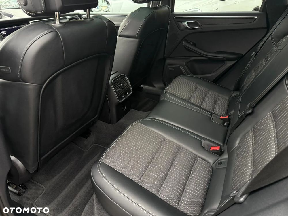 Porsche Macan T - 13