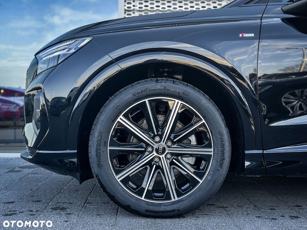 Audi Q4 e-tron - 4