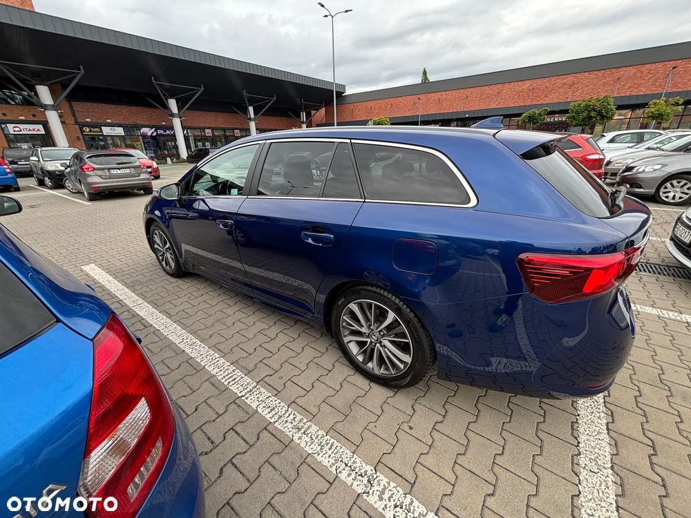 Toyota Avensis 1.8 Premium - 4