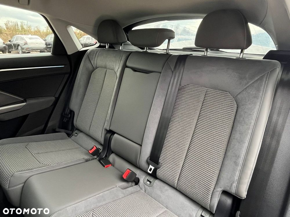 Audi Q3 Sportback - 14