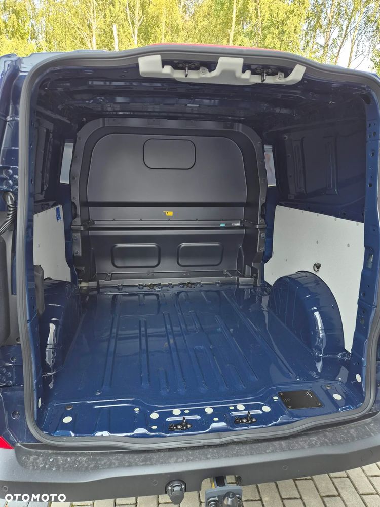 Volkswagen Transporter L2H1 Plus - 11