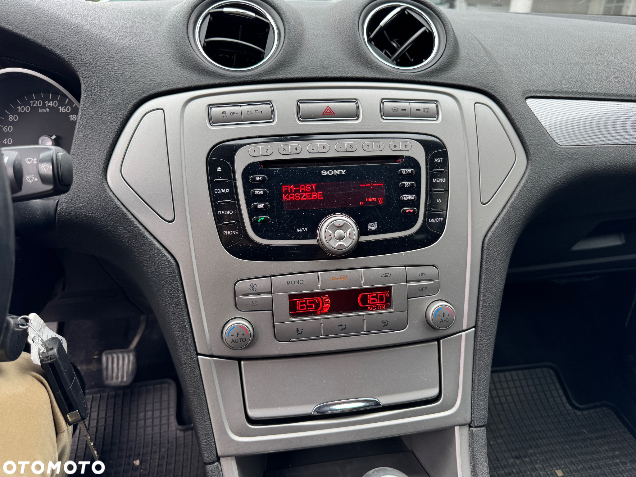 Ford Mondeo 1.6 Silver X - 12