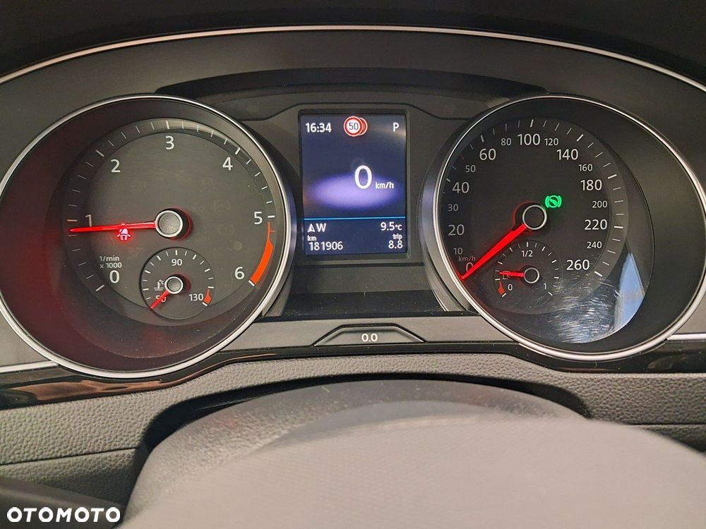 Volkswagen Passat - 17