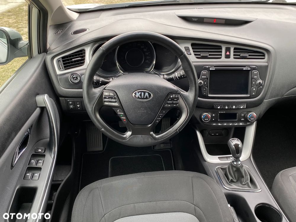 Kia Ceed 1.4 CVVT Dream Team Edition - 11
