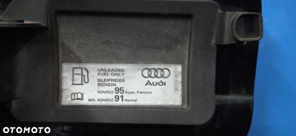 Klapka wlewu paliwa Audi A4 B8 kod lakieru LZ9Y - 2