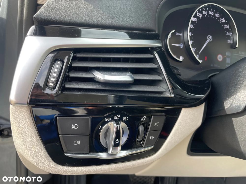 BMW Seria 5 520d Luxury Line - 12