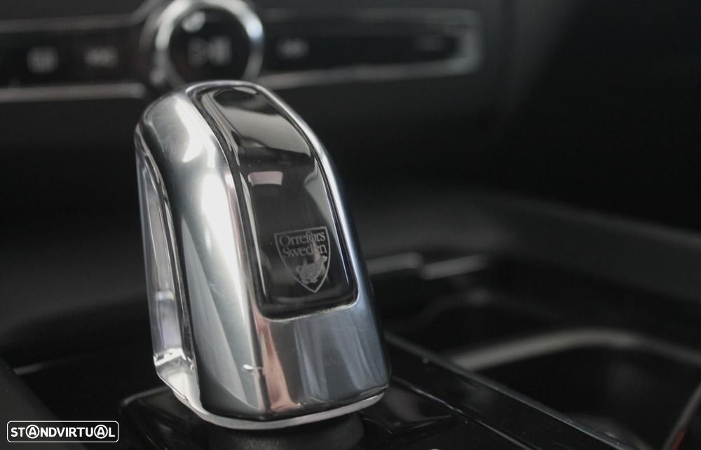 Volvo XC 60 2.0 T8 PHEV R-Design AWD - 33
