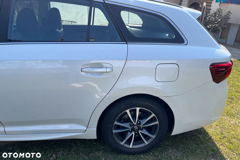 Toyota Avensis 2017 photo 3