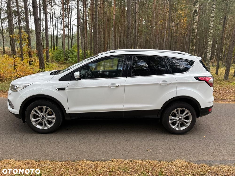 Ford Kuga 2.0 TDCi 2x4 Titanium - 4
