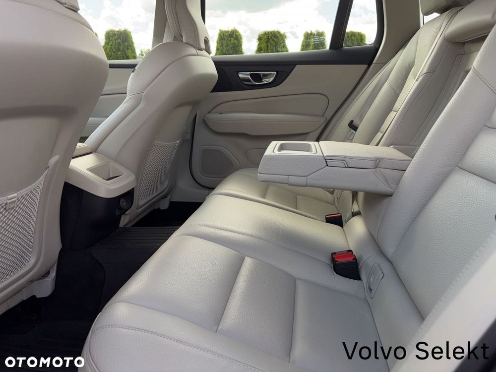 Volvo V60 Cross Country - 13