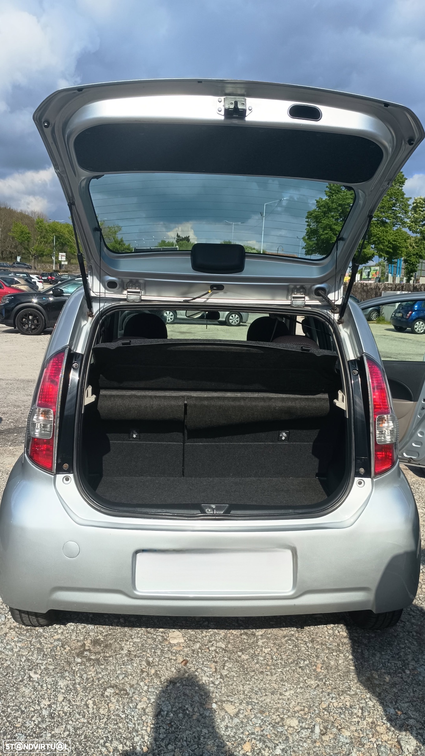 Daihatsu Sirion 1.0 - 4