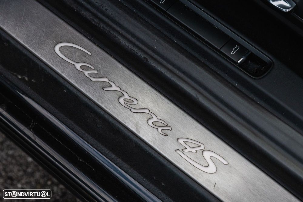 Porsche 911 (991) Carrera 4 Cabriolet PDK Black Edition - 42