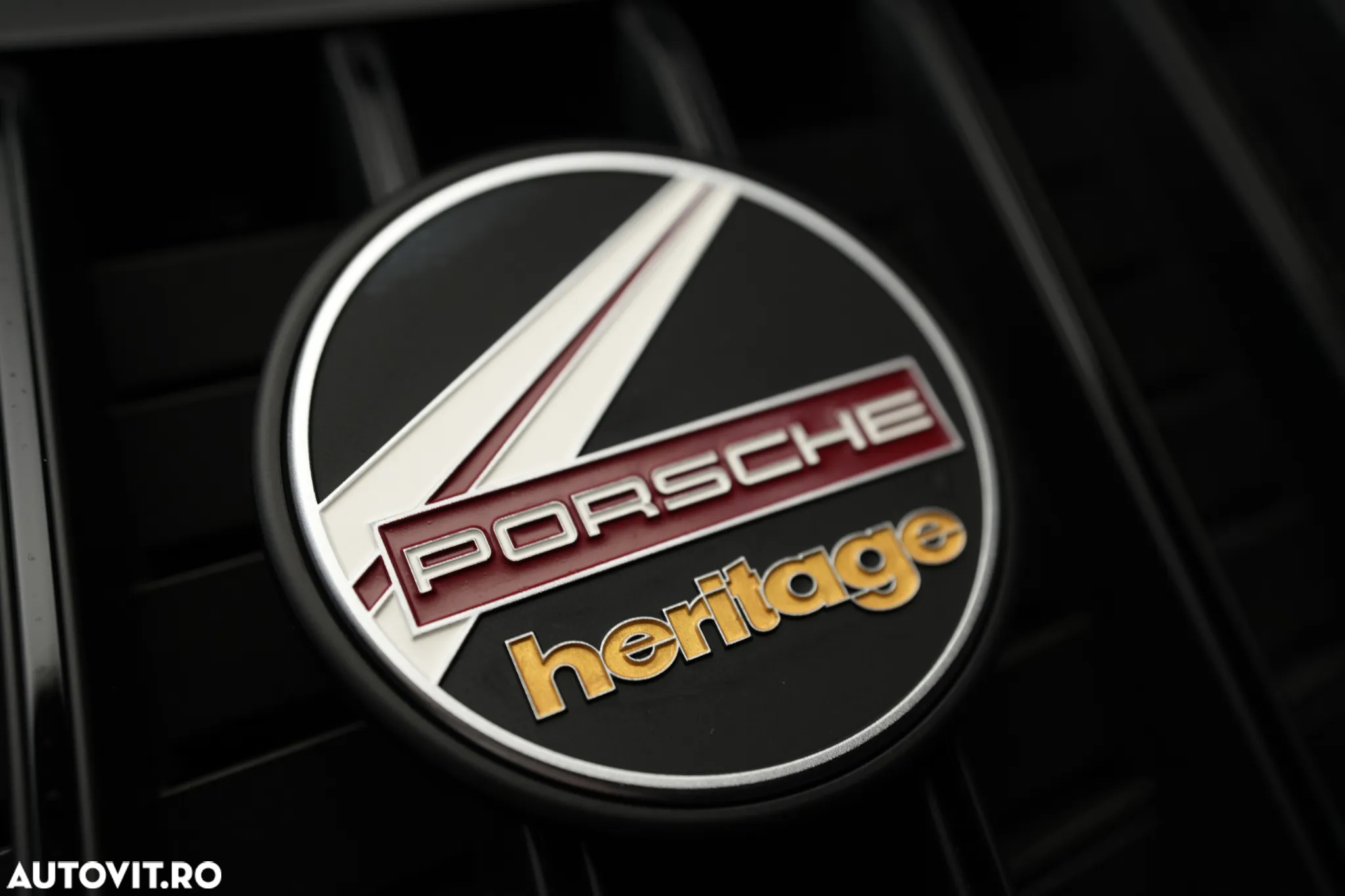 Porsche 911 Targa 4S PDK Heritage Design Edition - 13