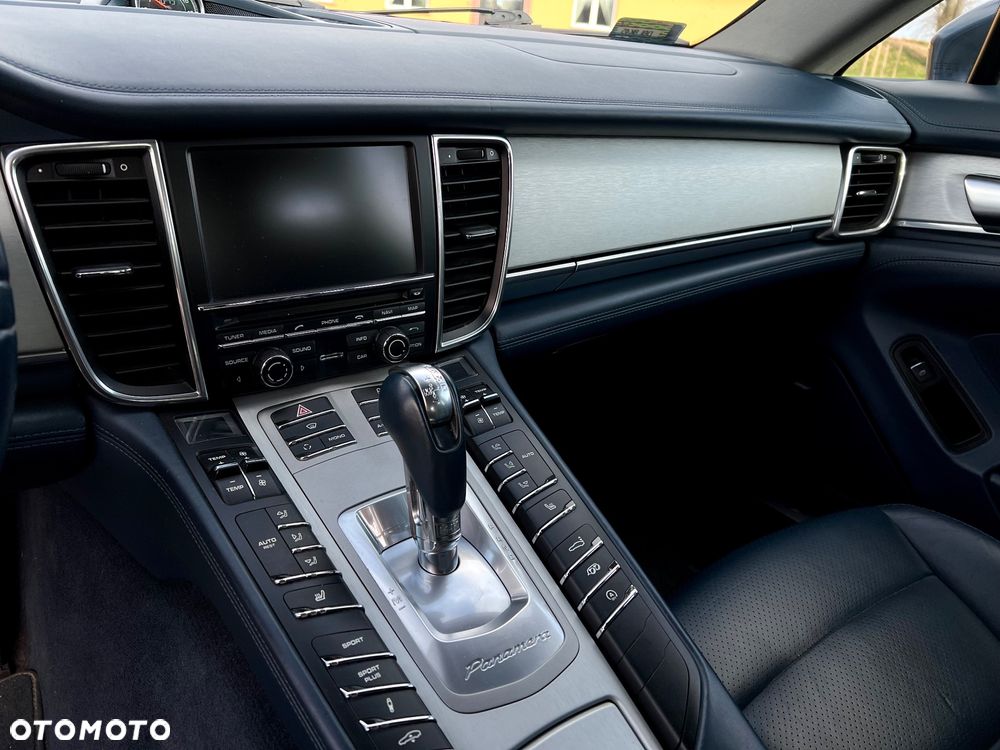 Porsche Panamera 4 - 9