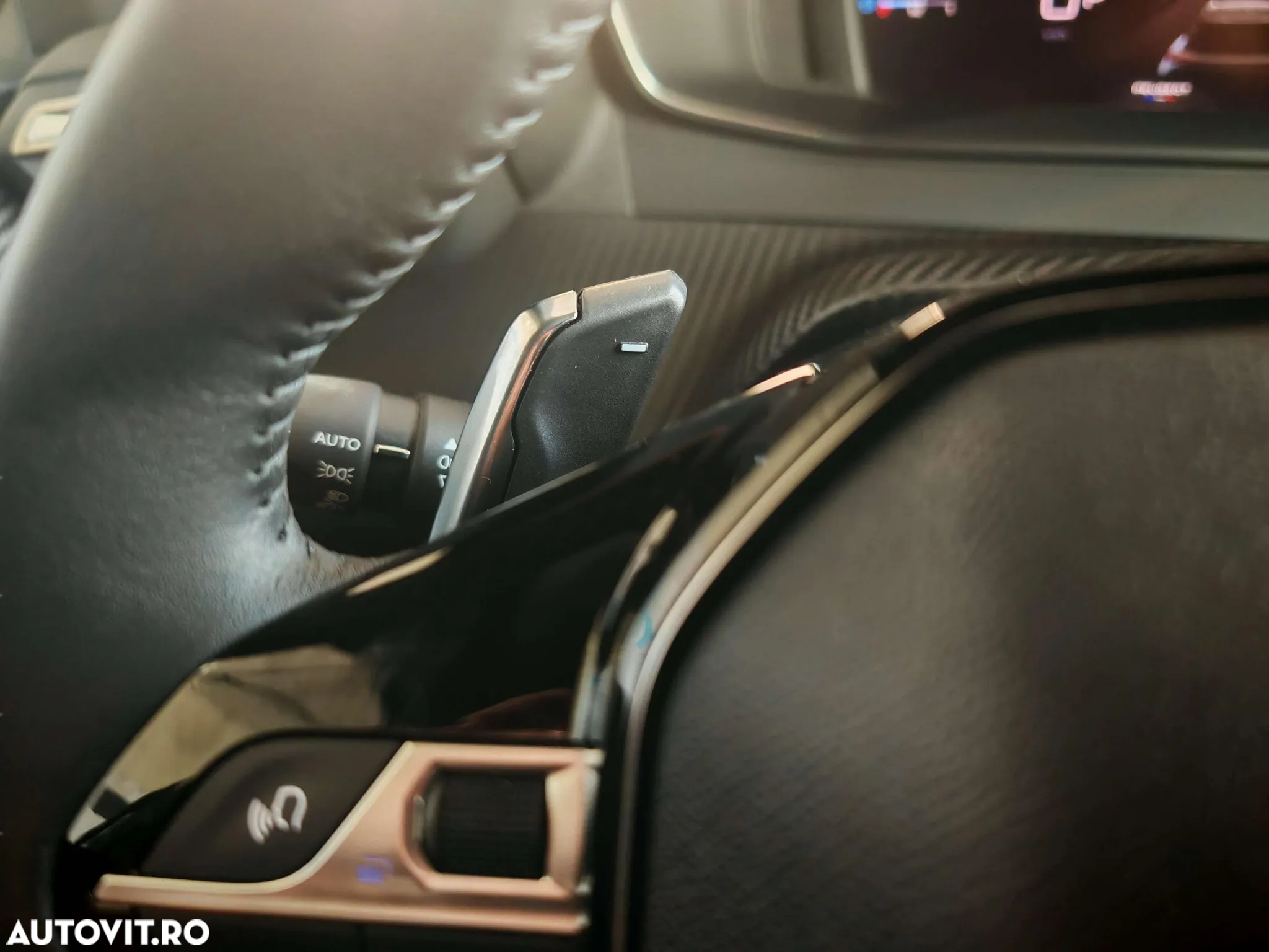 Peugeot 2008 1.2L PureTech 130 S&S EAT8 Allure - 30