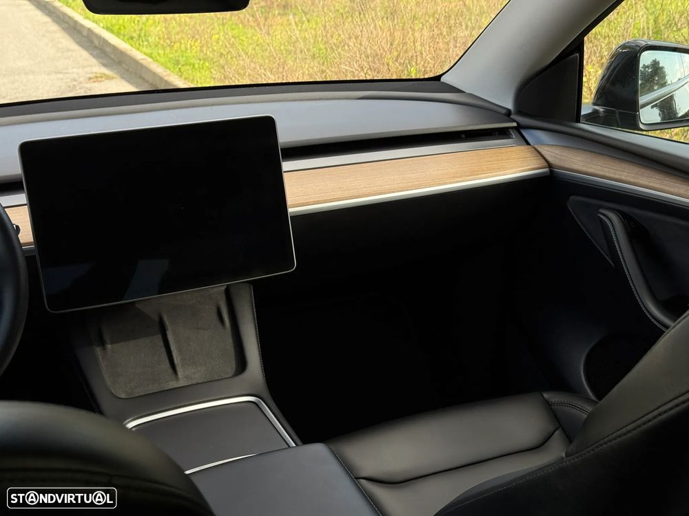 Tesla Model Y Performance Dual Motor AWD - 26