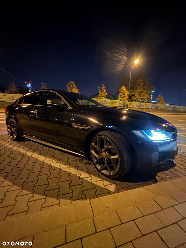 Jaguar XE 2.0 P300 AWD 300 Sport - 9