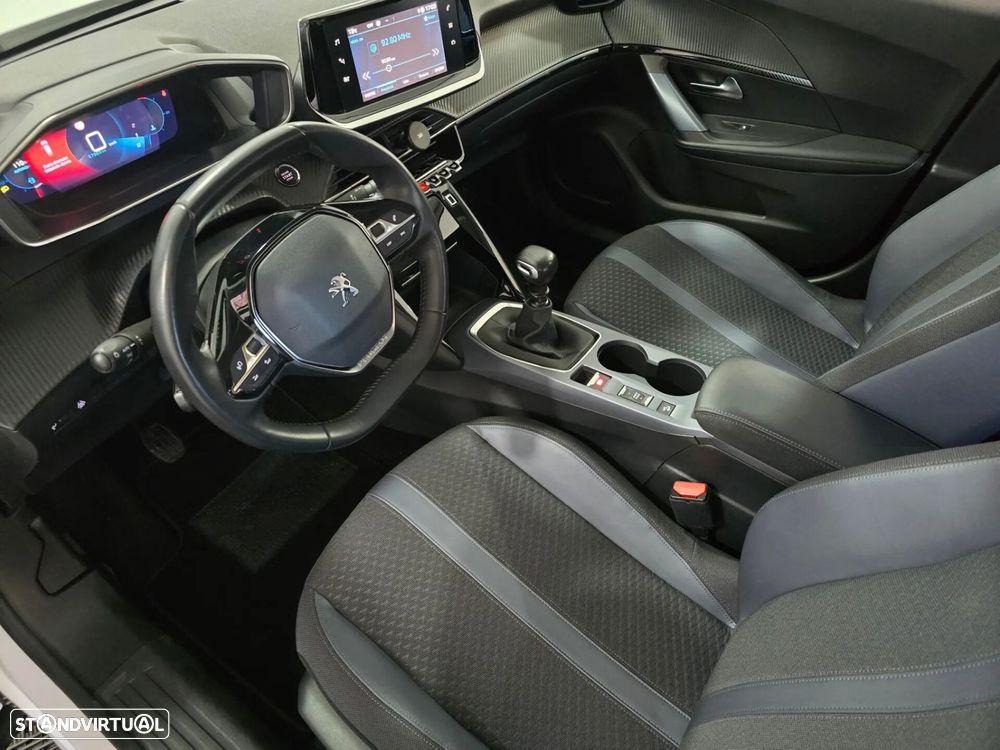 Peugeot 2008 1.2 PureTech Allure - 19