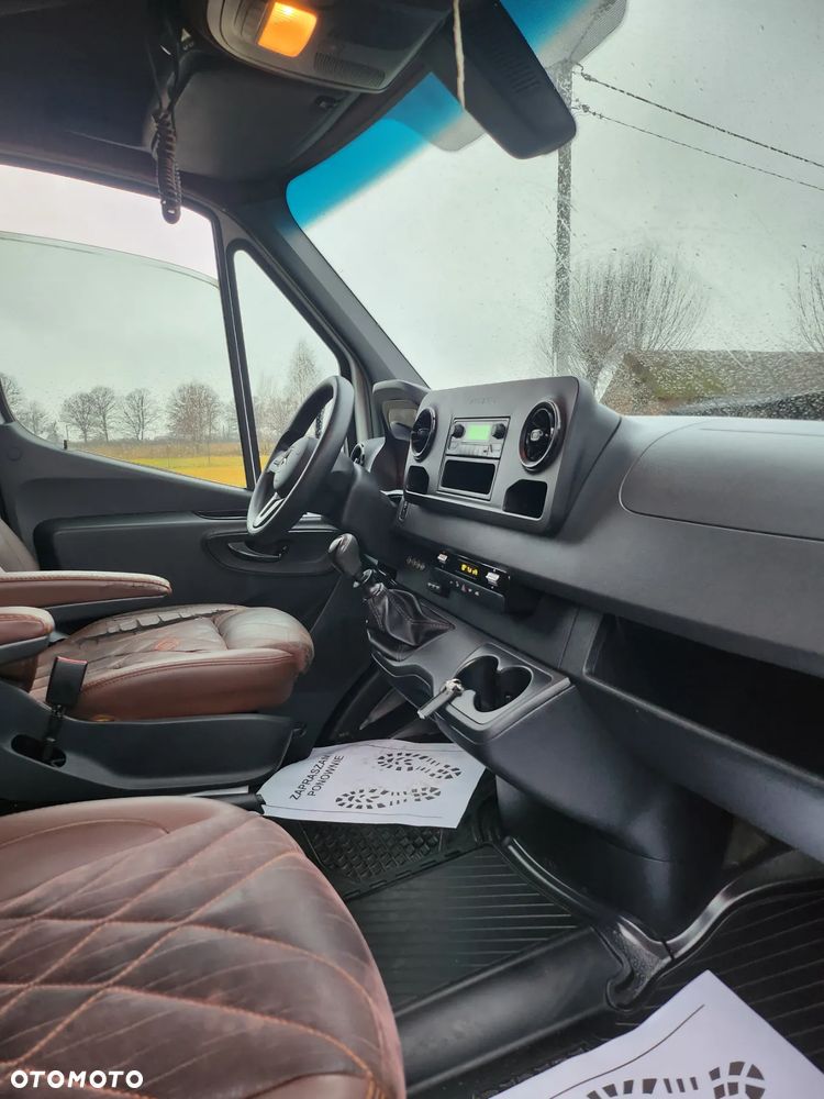 Mercedes-Benz Sprinter - 15