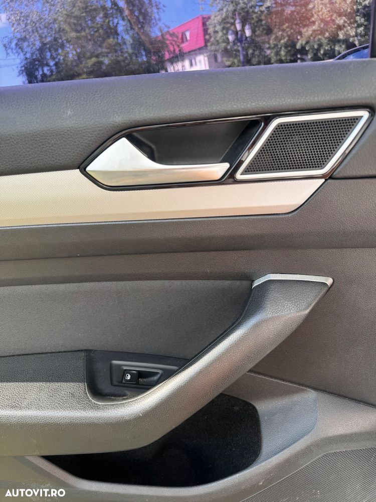 Volkswagen Passat 2.0 TDI Comfortline - 37