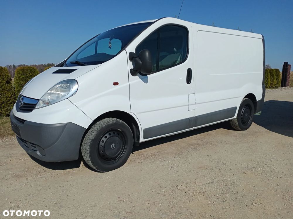 Opel VIVARO BLASZAK 2,0 - 8