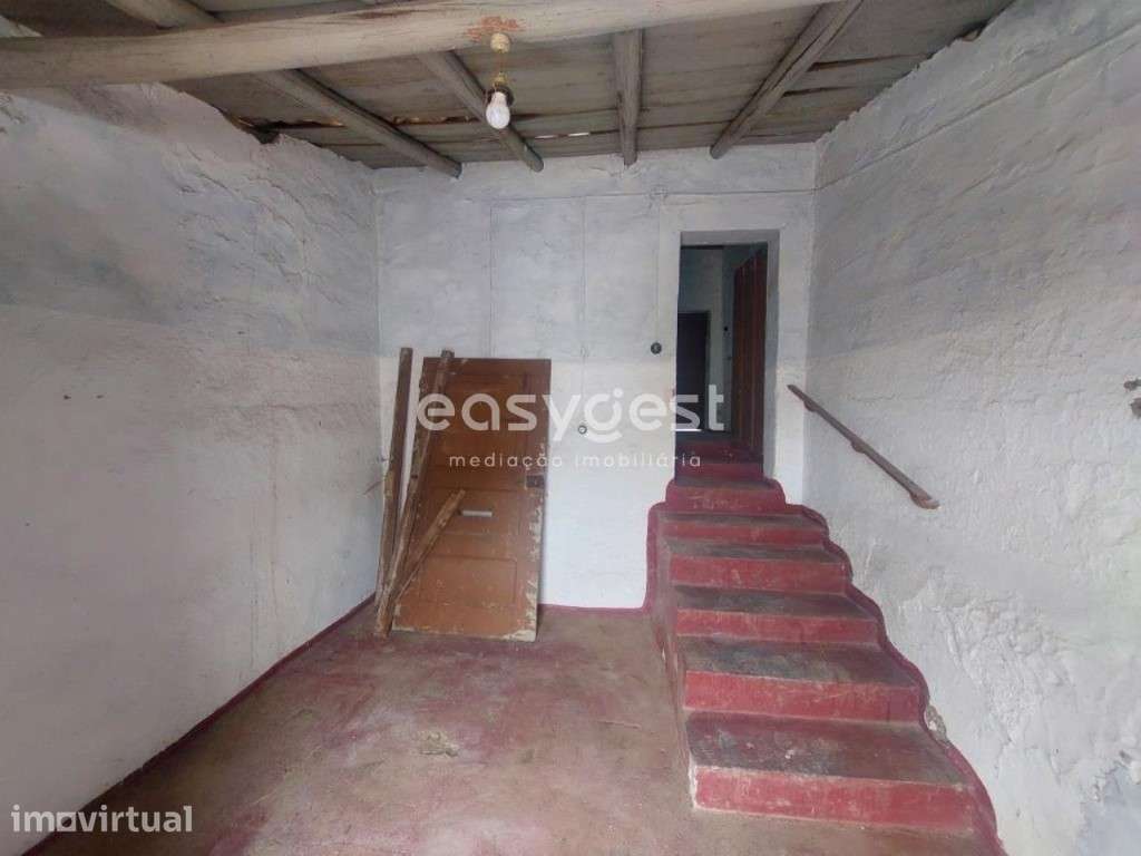 Moradia com 1 quarto e logradouro localizada em Santa Vitória - Grande imagem: 2/15