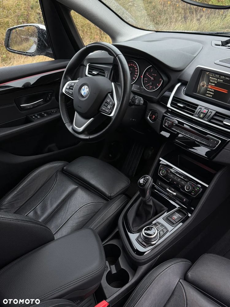 BMW Seria 2 218d - 13