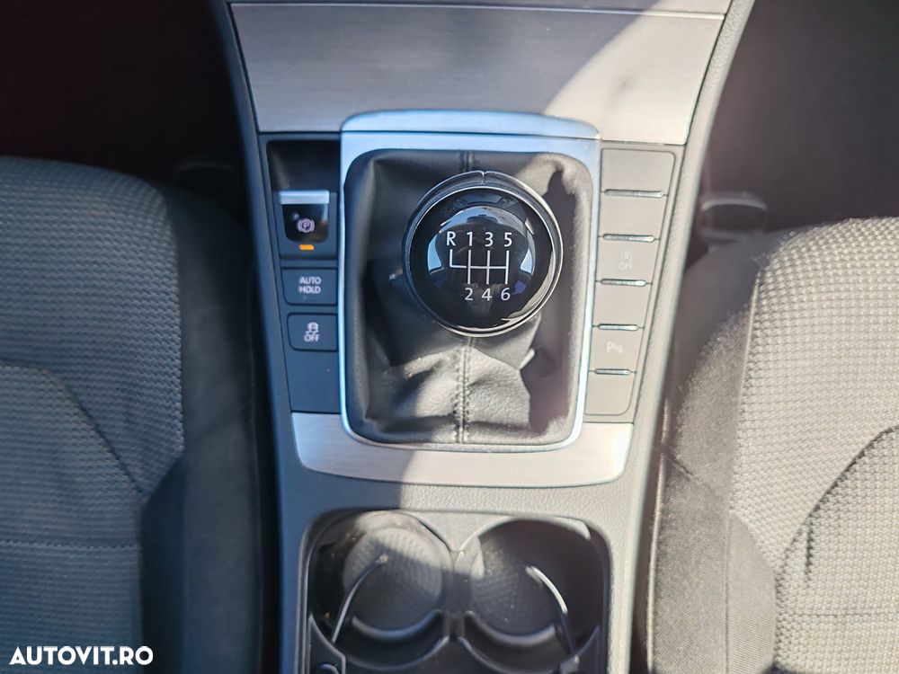 Volkswagen Passat 2.0 TDI Comfortline - 17