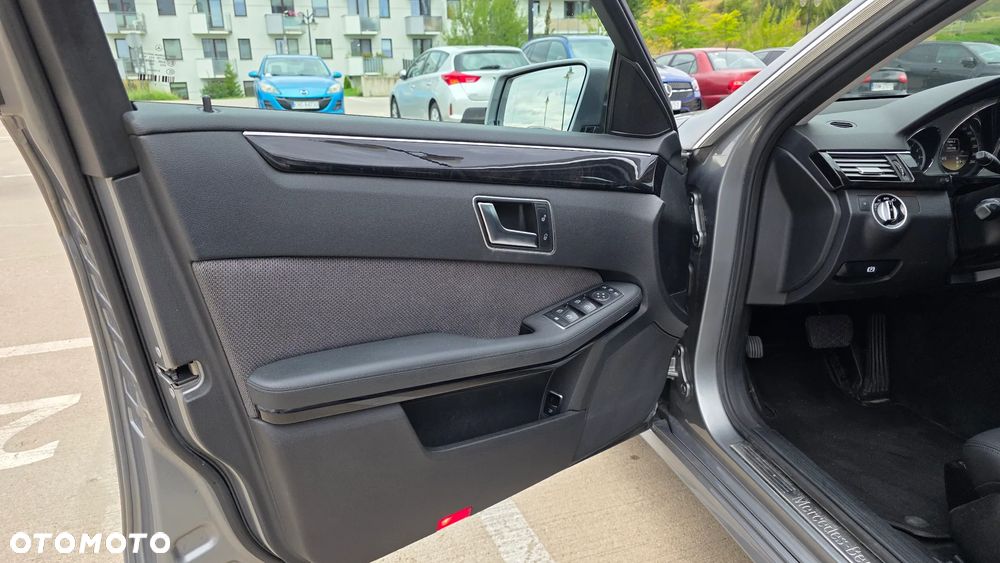 Mercedes-Benz Klasa E 200 CGI BlueEFFICIENCY 7G-TRONIC Avantgarde - 13