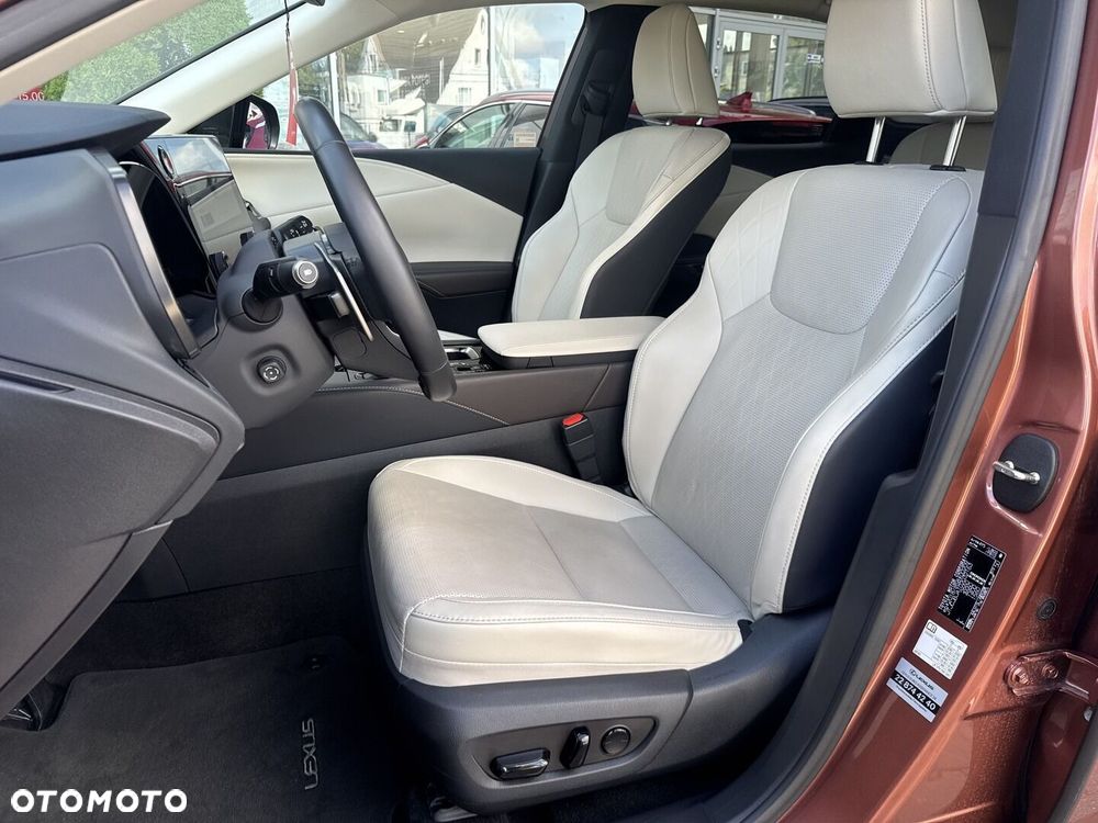 Lexus RX - 8