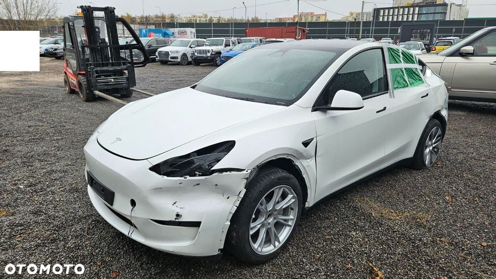 Tesla Model Y - 22