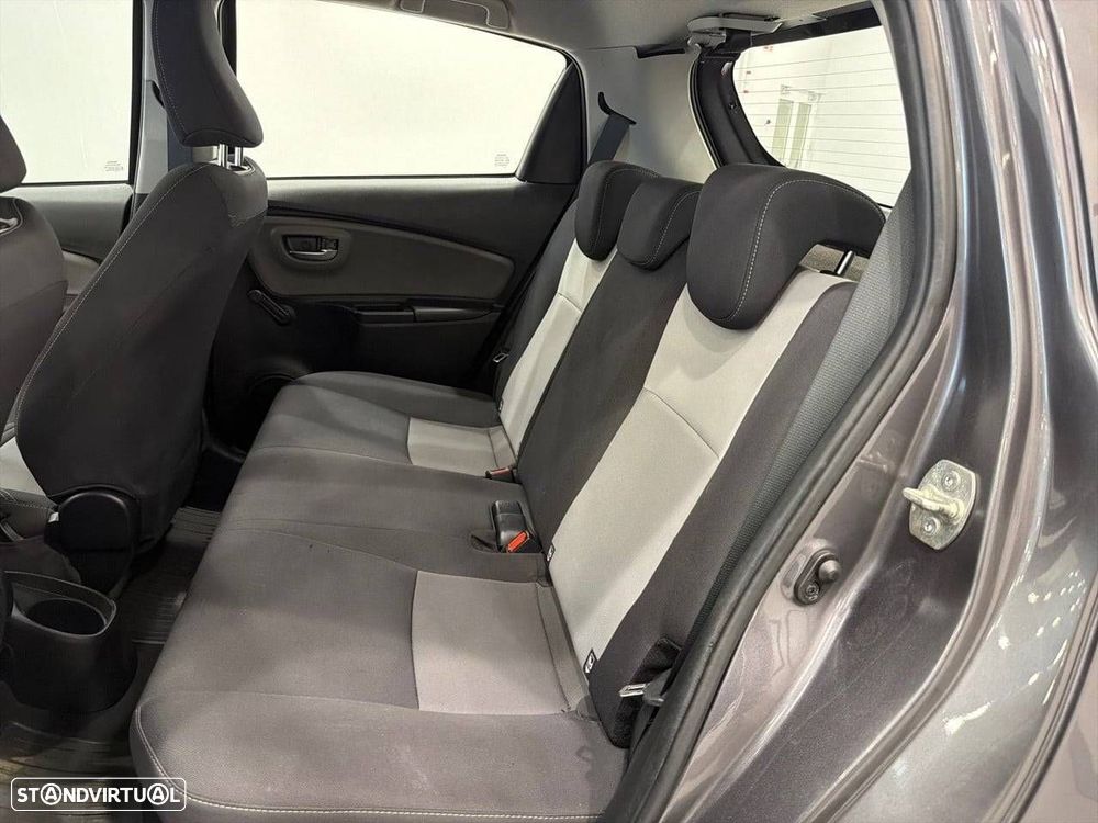 Toyota Yaris 1.5 HSD Exclusive - 10