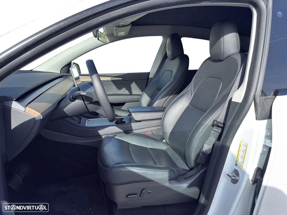 Tesla Model Y Long Range Dual Motor AWD - 11