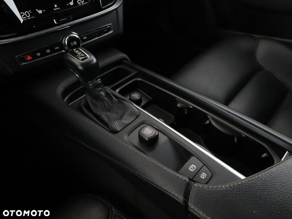 Volvo V90 D3 Momentum - 29