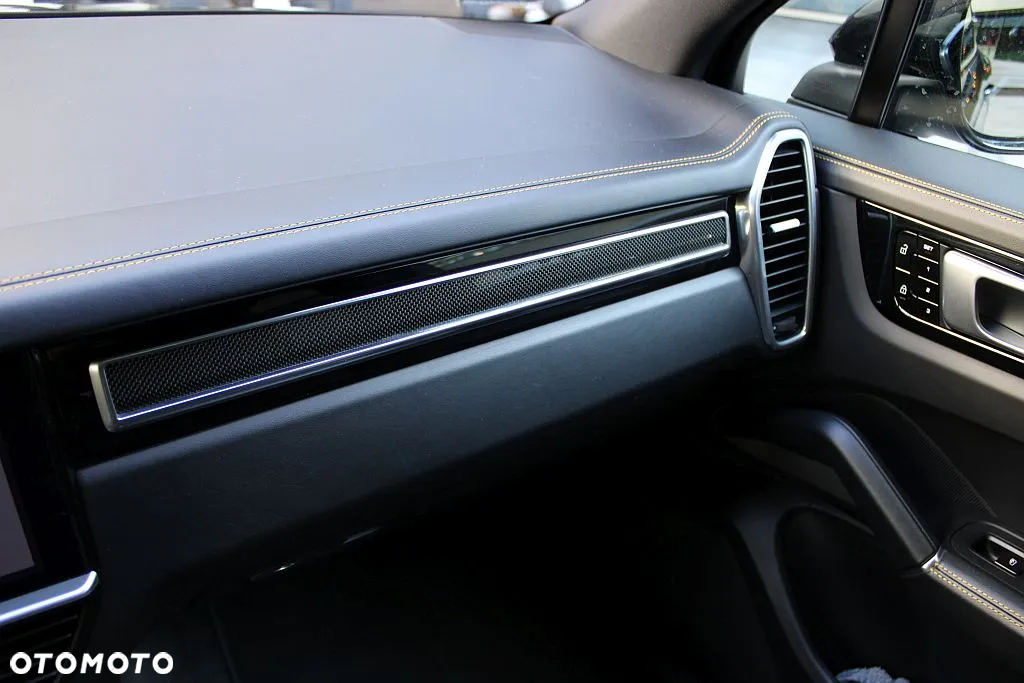 Porsche Cayenne Standard - 40