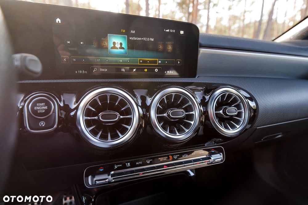 Mercedes-Benz CLA 250 4-Matic AMG Line - 32