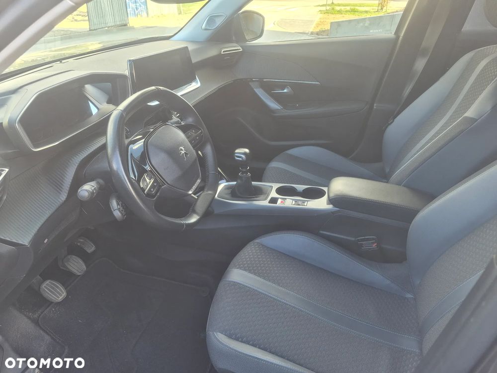 Peugeot 2008 PureTech 130 GPF Stop&Start Allure - 12