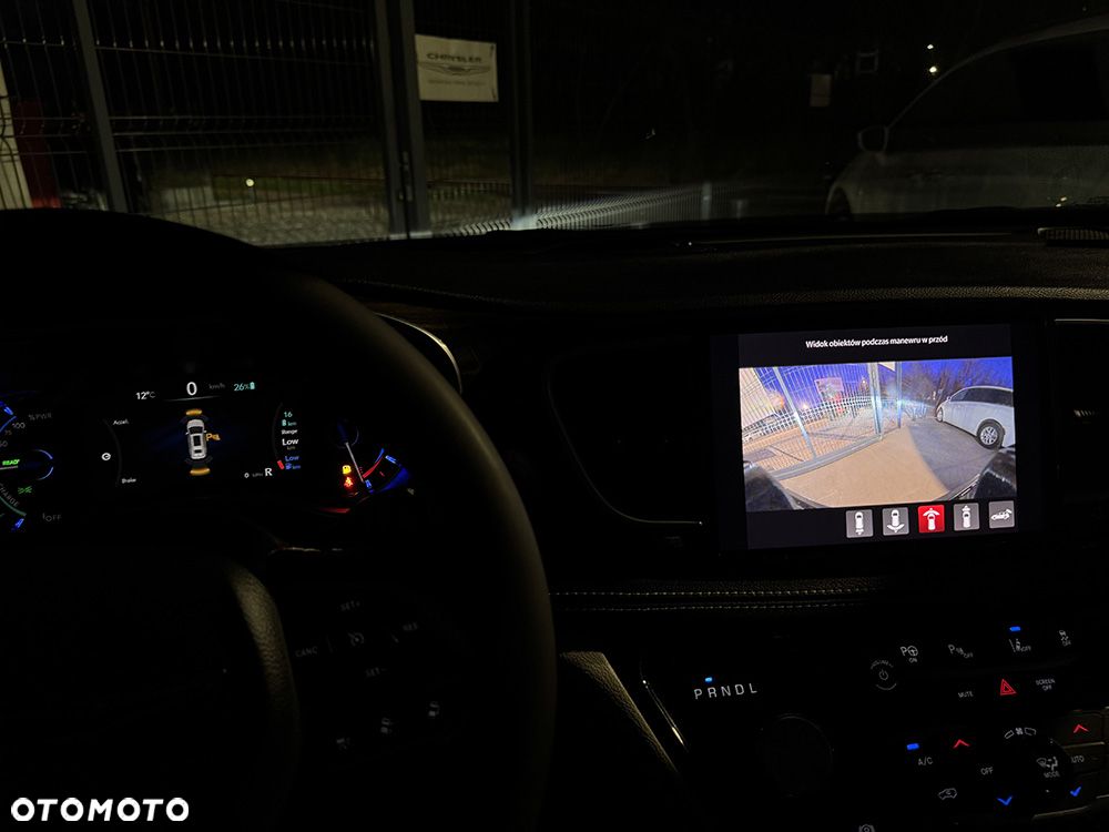 Chrysler Pacifica - 33