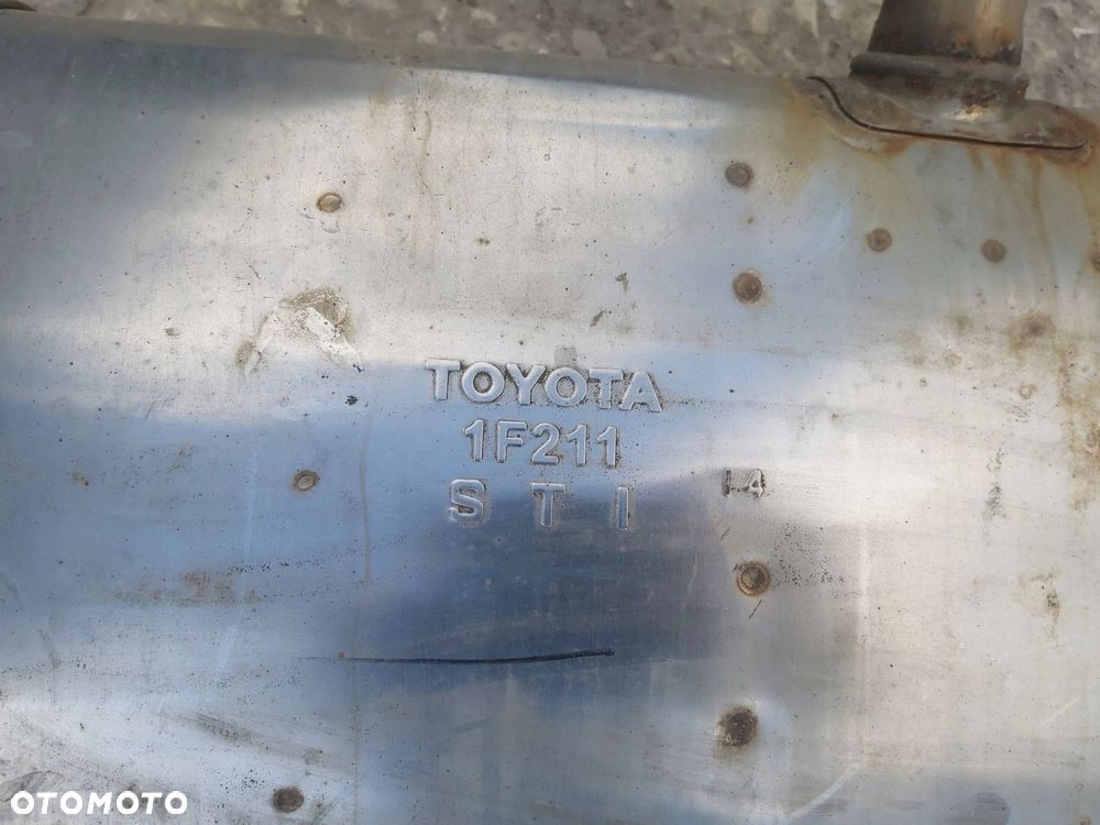 Toyota C-HR Lift tłumik końcowy 2,0 hybryda 1F211 - 3