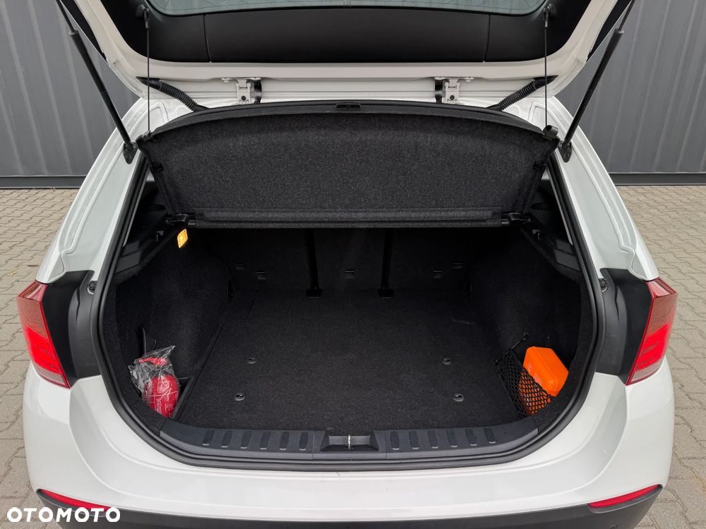 BMW X1 sDrive18d - 38