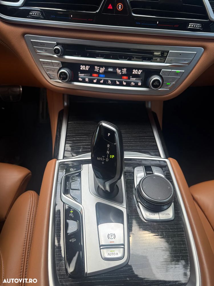 BMW Seria 7 740d xDrive MHEV - 24
