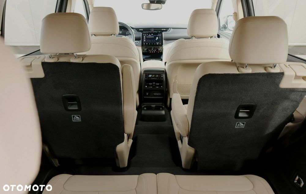 Jeep Grand Cherokee - 21