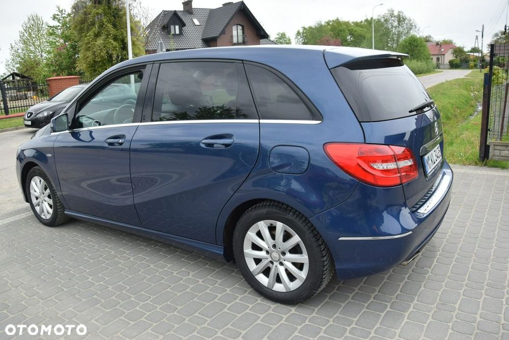Mercedes-Benz Klasa B 180 Edition - 14
