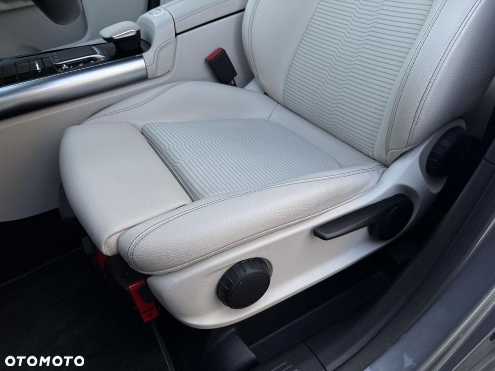 Mercedes-Benz GLA - 13