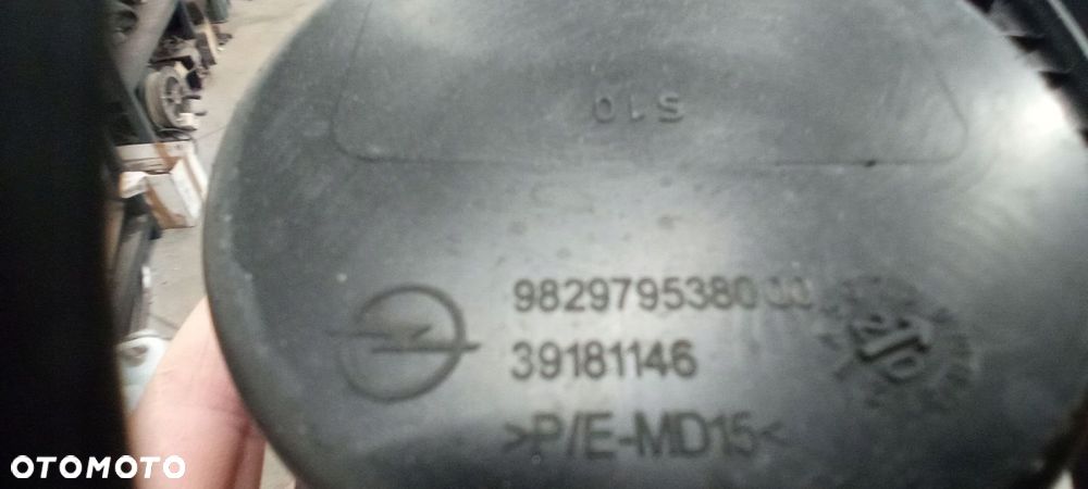 Opel Corsa F uchwyt na napije tunel - 2