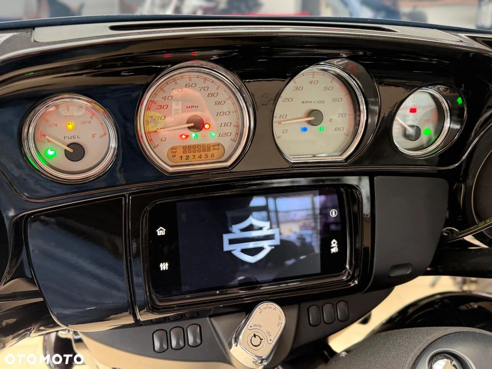 Harley-Davidson Touring Street Glide - 27