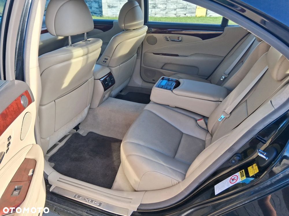 Lexus LS - 32